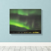 Aurora borealis im Himmelsausschnitt Leinwanddruck (Insitu (Holzboden))