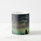 Aurora borealis in finnischem Lappland Kaffeetasse (Mittel)