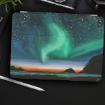 Aurora Borealis - Ölgemälde iPad Pro Cover<br><div class="desc">Ein wunderschönes Polarlicht in der Sternennacht. Reflexion am Meer. Handgemalt von Fantabuloustef - 2023</div>