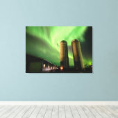 Aurora Borealis über Alberta Farmsilos Leinwanddruck (Insitu (Holzboden))