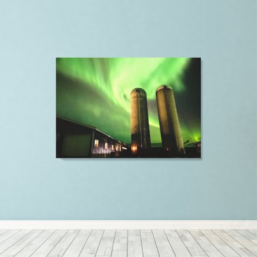 Aurora Borealis über Alberta Farmsilos Leinwanddruck (Insitu (Holzboden))