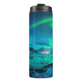 Aurora borealis über der Meeresküste, schneebedeck Thermosbecher (Vorderseite)