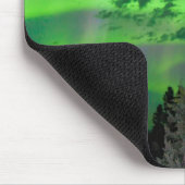 Aurora borealis über nördlichem Wald Mousepad (Ecke)
