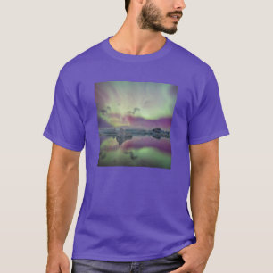 Aurora-Lichter reflektieren Lagune   Island T-Shirt