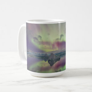 Aurora-Lichter spiegeln sich in der Lagune   Islan Kaffeetasse