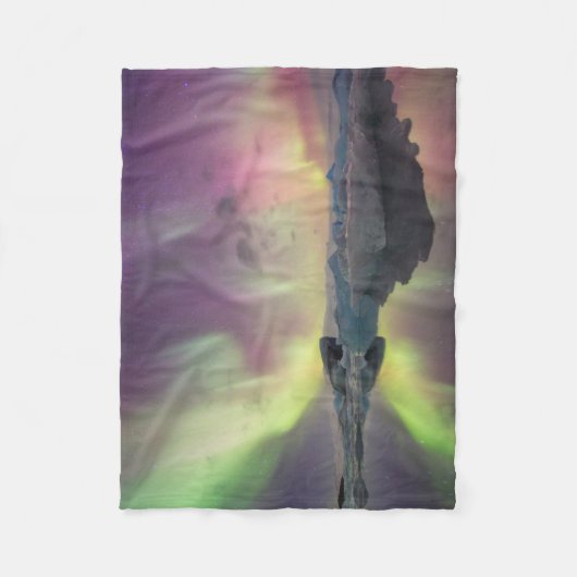 Aurora Lights Reflektion in Lagoon Fleecedecke (Vorderseite)