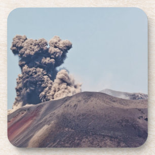 Aus dem aktiven Vulkan Anak Krakatau entfliehendes Untersetzer