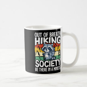 Aus dem Atem wandernde Gesellschaft ist in einer M Kaffeetasse