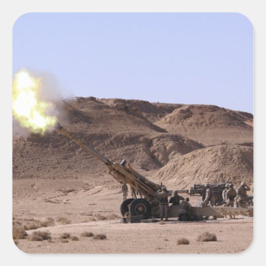 Aus dem Maultier entstehen Flammen und Rauch Quadratischer Aufkleber (Vorderseite)