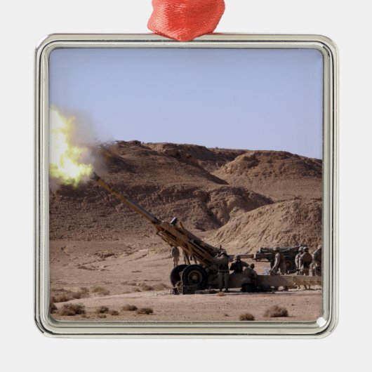 Aus dem Maultier entstehen Flammen und Rauch Silbernes Ornament (Vorne)