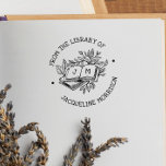 Aus der Bibliothek der rustikalen botanischen Buch Permastempel<br><div class="desc">Eine niedliche Briefmarke aus eigenem Buch mit rustikalen Schriften, botanischen Blätter und Baumästen! "Aus der Bibliothek von" und Ihr individuelle Name sind in kurvigem Text um die zentrale Illustration geschrieben. Der Text ist in skurrilen, handgeschriebenen Hauptstädte geschrieben. Die Abbildung zeigt einen Stapel Bücher, das oberste Buch liegt offen und Ihre...</div>