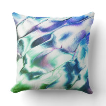 Aus mattem Metall geschnitzt, grün bis blau