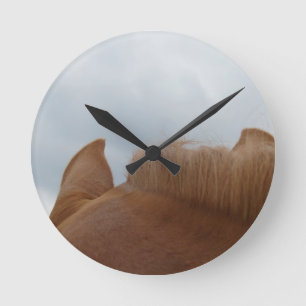 Aus Sicht eines Pferdes, Pferdeohren und Hals Runde Wanduhr