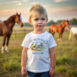 Aus zwei Rennen Reitsport derby Party gedruckt Kleinkind T-shirt<br><div class="desc">Aus zwei der Rennen Pferderennen derby pony Pferd-Geburtstagsparty gedruckt T - Shirt,  niedliche Renn Pferde Pony Galopp auf einer Rennstrecke personalisiert Reitsport Party T-shirth Geburtstag Foto RequiRES Fotoshootings T - Shirt</div>
