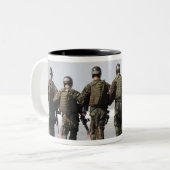 Ausbildung von Crewman Zweifarbige Tasse (Vorderseite Links)