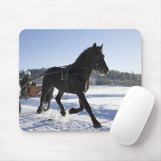 Ausbildung von Pferden in einer winterlichen Lands Mousepad (Mit Mouse)