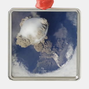 Ausbruch des Vulkans Sarychev Ornament Aus Metall