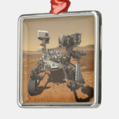 Ausdauerrenderung auf der Oberfläche von Mars. Ornament Aus Metall (Links)