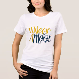 Ausdrucksstarke T - Shirt: Tragen Sie Ihre Stimmun Tri-Blend Shirt