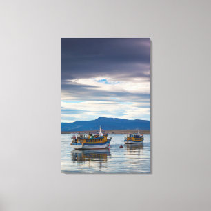 Ausflugsboote auf der Bucht von Seno Ultima Espera Leinwanddruck