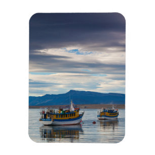 Ausflugsboote auf der Bucht von Seno Ultima Espera Magnet