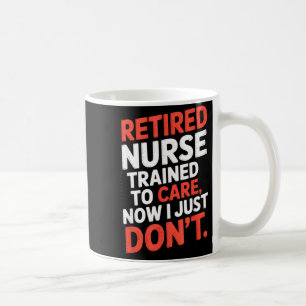 Ausgebildete Krankenschwester im Ruhestand, die pf Kaffeetasse