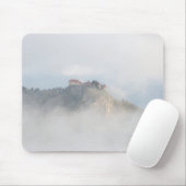 Ausgeblutetes Schloss umgeben durch Wolken Mousepad (Mit Mouse)
