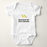Ausgebrütet durch zwei Küken-Lesben-Eltern
