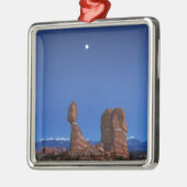 Ausgeglichener Felsen Silbernes Ornament (Links)