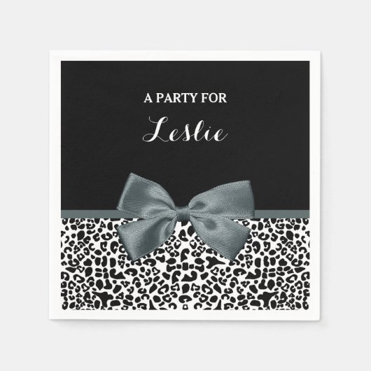 Ausgereifter Leopard Print Graue Bow mit Namen Serviette (Vorderseite)