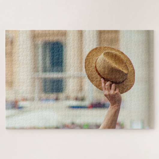 Ausgestreckter Arm mit Hut in Rom, Italien Puzzle (Horizontal)