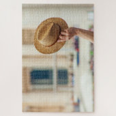 Ausgestreckter Arm mit Hut in Rom, Italien Puzzle (Vertikal)