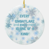 Ausome Winter – One of a Kind Snowflake Giraffe  Keramik Ornament (Hinten)