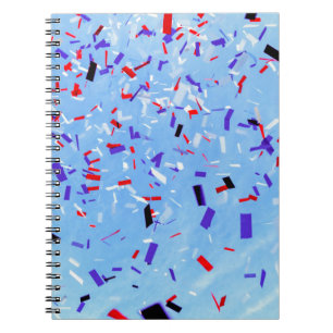 Ausschnitte aus blauem, rotem und schwarzem Papier Notizblock