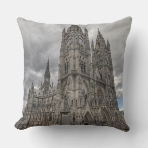 Außenansicht der Basilika in Quito, Ecuador Kissen