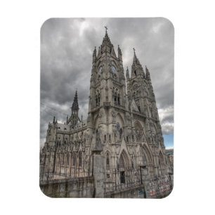 Außenansicht der Basilika in Quito, Ecuador Magnet