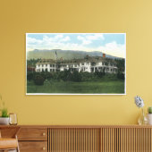 Außenansicht der Bretton-Arms # 2 Leinwanddruck (Insitu (Wohnzimmer))