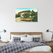 Außenansicht der Carnegie LibraryLakeport, CA Leinwanddruck (Insitu (Schlafzimmer))