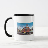 Außenansicht der Faneuil Hall Tasse (Links)