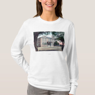 Außenansicht der Grammatik SchoolRedding, CA T-Shirt