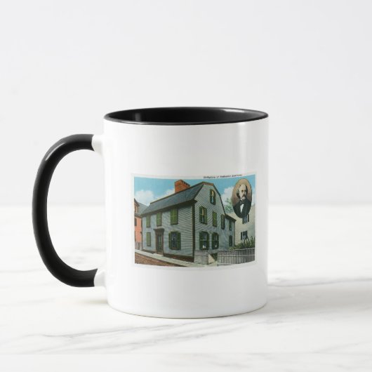 Außenansicht der Nathaniel Hawthorne Tasse (Links)