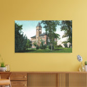 Außenansicht der Wingate Hall Leinwanddruck (Insitu (Wohnzimmer))