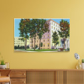 Außenansicht des Augusta-Hauses Leinwanddruck (Insitu (Wohnzimmer))