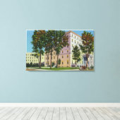 Außenansicht des Augusta-Hauses Leinwanddruck (Insitu (Holzboden))