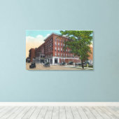 Außenansicht des Carlton Hotels Leinwanddruck (Insitu (Holzboden))