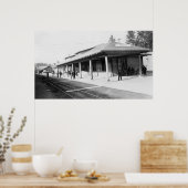 Außenansicht des Colfax-Bahnhofs Poster (Küche)