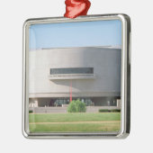 Außenansicht des Hirshhorn Museum, 1974) Silbernes Ornament (Links)