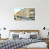 Außenansicht des Hotels Bennett Leinwanddruck (Insitu (Schlafzimmer))