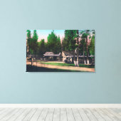 Außenansicht des Loch Lomond Resorts Leinwanddruck (Insitu (Holzboden))