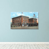 Außenansicht des neuen Wenatchee Hotels Leinwanddruck (Insitu (Holzboden))